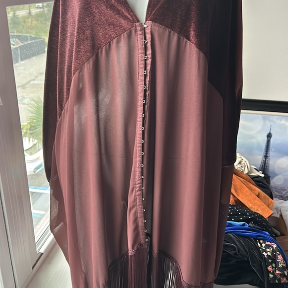 NWOT FREE PEOPLE VELVET DREAMS SHAWL COVER UP TOP SIZE ONE SIZE MSRP $98.00 - Picture 4 of 9